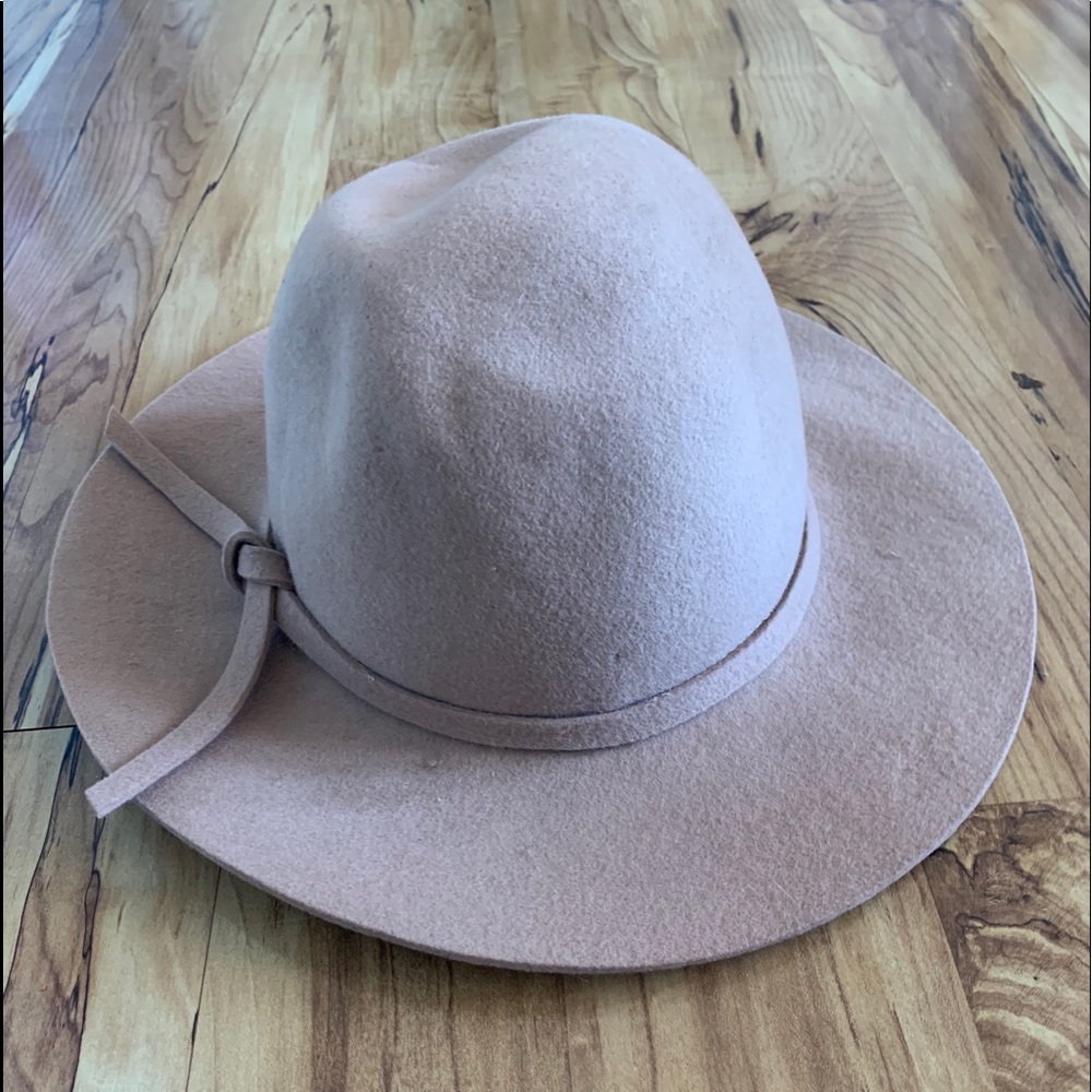 Wide brim floppy hat